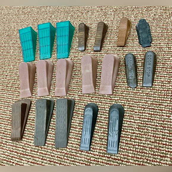 Large Lot of 22 Vtg Heavy Duty Rubber/Plastic Door Stops - Picture 5 of 13